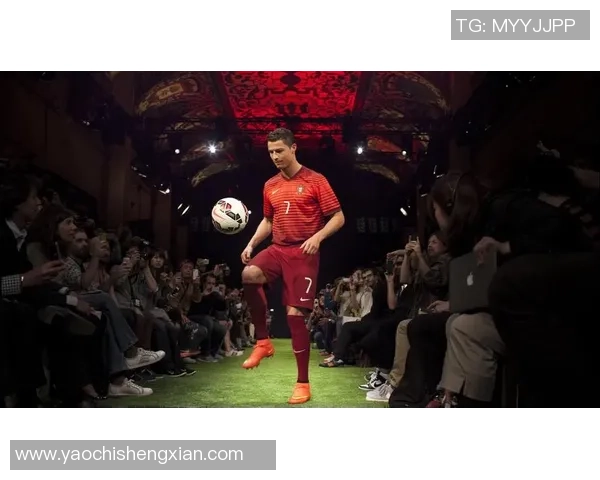 精美手办展现足球巨星C罗的风采与魅力，收藏爱好者的必备之选